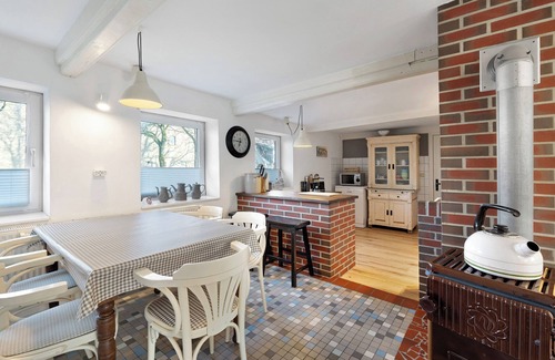 Behrendorf Apartment | Apartment 'Room 24' with Terrace, Garden and Wi-Fi