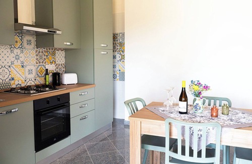 Montecorice Apartment | Apartment 'Rosmarino' with Sea View, Wi-Fi and Air Conditioning