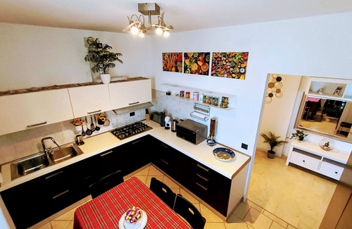 Camin Apartment | Apartment 'Royal Residence' with Shared Garden, Wi-Fi and Air Conditioning