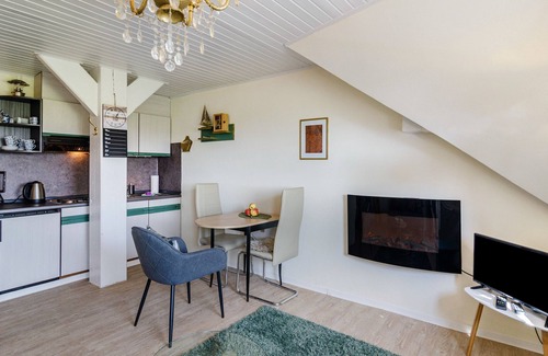 Jaderaltendeich Apartment | Apartment 'Ruheinsel' with Shared Terrace, Shared Garden and Balcony