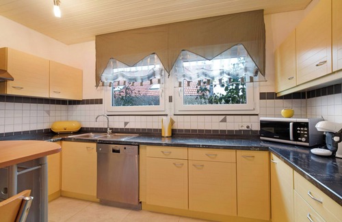 Berghulen Apartment | Apartment 'Sandra' with Private Terrace and Wi-Fi