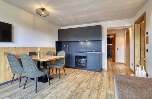 Nova Ponente Apartment | Apartment "Schlossberg Rosengarten" with Mountain View, Private Finnish Sauna & Garden