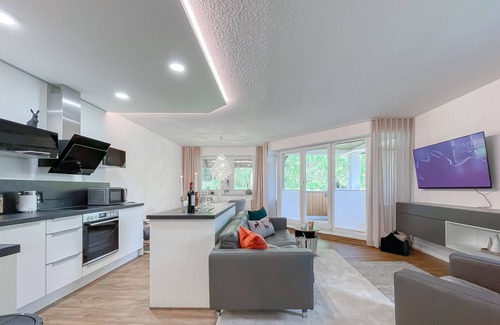 Saig Apartment | Apartment 'Schwarzwald Top' with Private Terrace, Shared Garden and Wi-Fi