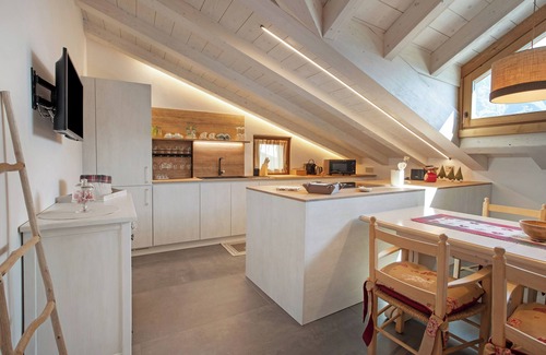 Oga Apartment | Apartment 'Scoiattolo' with Mountain View, Shared Garden and Wi-Fi