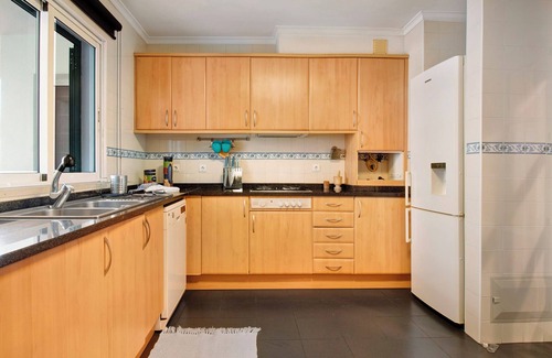 Sao Martinho Apartment | Apartment 'Seaside Escape' with Sea View, Balconies & Wi-Fi