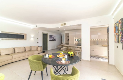 La Maddalena Apartment | Apartment 'Silvia's Sweet Home' with Sea View, Wi-Fi and Air Conditioning