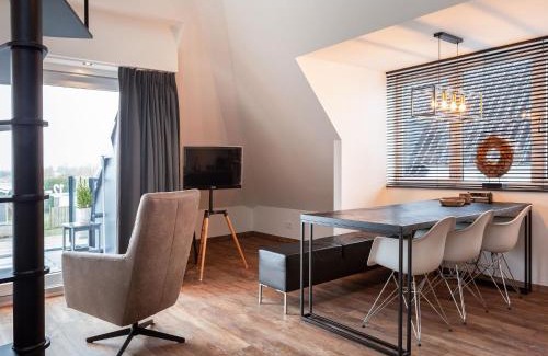 Offingawier Apartment | Apartment Sneekermeer with Water Sports Access, cleaning included