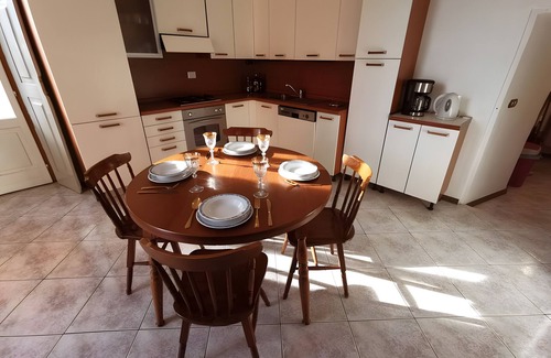 Consiglio di Rumo Apartment | Apartment 'Spacious Historic F1' with Lake View, Wi-Fi and Air Conditioning