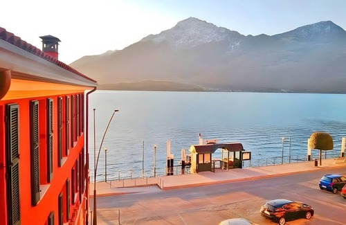 Consiglio di Rumo Apartment | Apartment 'Spacious Historic F1' with Lake View, Wi-Fi and Air Conditioning