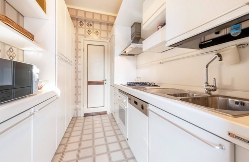 Barbarano Apartment | Apartment 'Spiaggia D'oro Lake View' with Lake View And Wi-Fi
