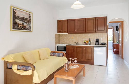 Astypalaia Apartment | Apartment 'Studios Asterias 2' with Shared Terrace, Wi-Fi and Air Conditioning