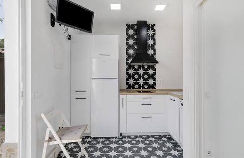 Brena y Marismas de Barbate Natural Park Apartment | Apartment 'Suite 7 In Natural Park' with Shared Pool, Wi-Fi and Air Conditioning
