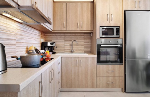 Tsoukaladhes Villa | Apartment 'Suite Iro' with Sea View, Wi-Fi and Air Conditioning