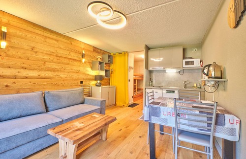 La Morte Apartment | Apartment 'Superbe Studio Au Pied Des Pistes' with Mountain View, Shared Garden and Wi-Fi