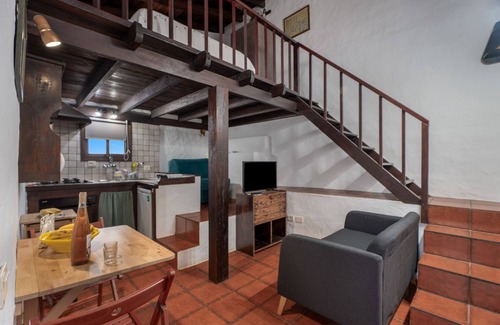 Tesbabo Apartment | Apartment 'Tesbabo Rural - Mimo' with Sea View, Shared Garden and Wi-Fi