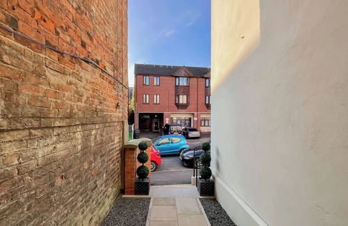 Gloucester Apartment | Apartment Three - UK48495