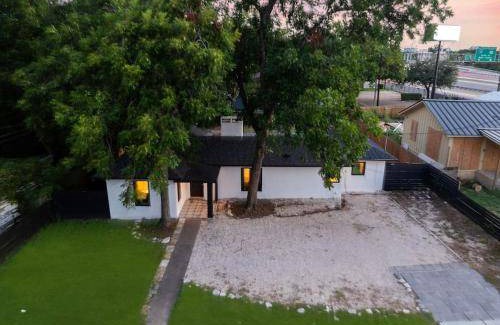 Austin Apartment | Apartment ∙ 4 bedrooms ∙ 10 guests