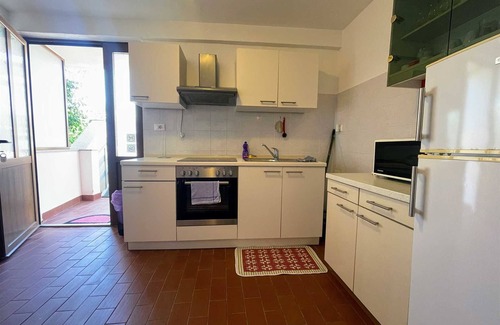 Lovrecica Apartment | Apartment Valentina close to the beach
