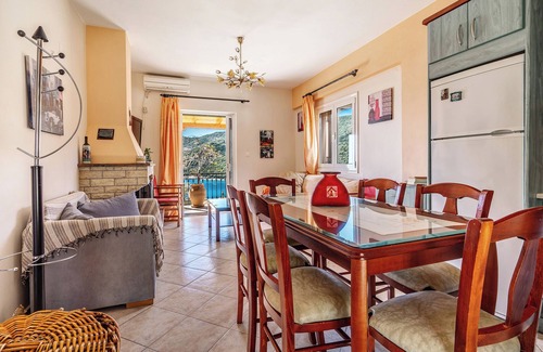 Mikros Gialos Apartment | Apartment 'Vardia' with Private Terrace, Wi-Fi and Air Conditioning