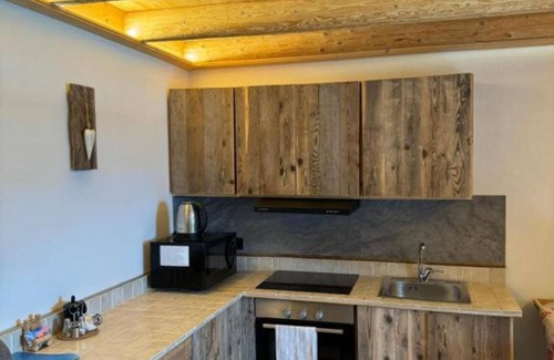Auronzo di Cadore Apartment | Apartment 'Veleza' with Mountain View and Shared Garden