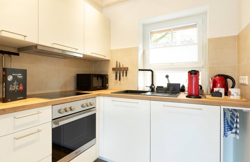 Oflingen Apartment | Apartment 'Verschnuufeckli' with Balcony and Wi-Fi
