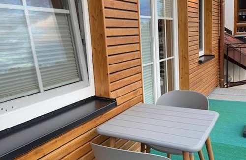 Oflingen Apartment | Apartment 'Verschnuufeckli' with Balcony and Wi-Fi