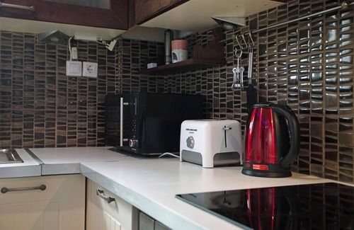 Alikanas Apartment | Apartment "Villa Dionysia A2" close to the Beach with Shared Pool & Wi-Fi