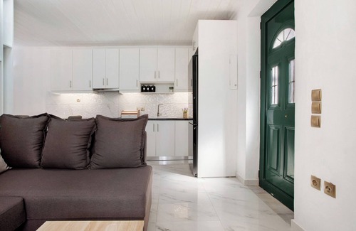Elation Apartment | Apartment "Villa Drosia" with Sea View, Private Garden & Wi-Fi