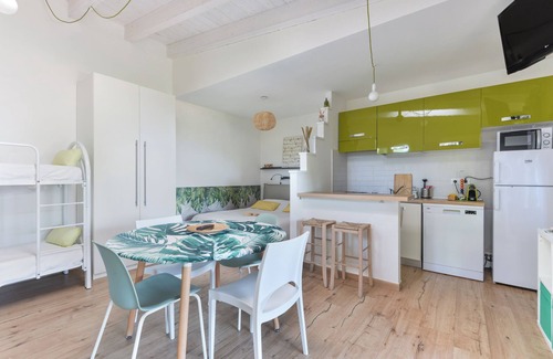 Lacona Apartment | Apartment "Villa Sterlizia-Verde" with Sea View, Wi-Fi and Terrace