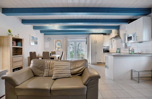 Pellworm Apartment | Apartment 'Vogelkoje' with Private Terrace, Shared Garden and Wi-Fi