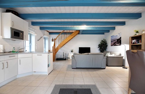Pellworm Apartment | Apartment 'Vogelkoje' with Private Terrace, Shared Garden and Wi-Fi
