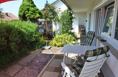 Sinkingen Apartment | Apartment 'Vogelsang' with Shared Terrace, Shared Garden and Wi-Fi