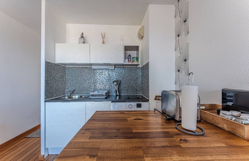 Arcachon Apartment | Apartment 'Vue Mer Arcachon' with Sea View, Private Terrace and Wi-Fi