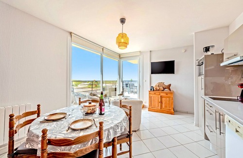 Cleder Apartment | Apartment 'Vue Mer - Plage À 30m' with Sea View, Private Terrace and Wi-Fi