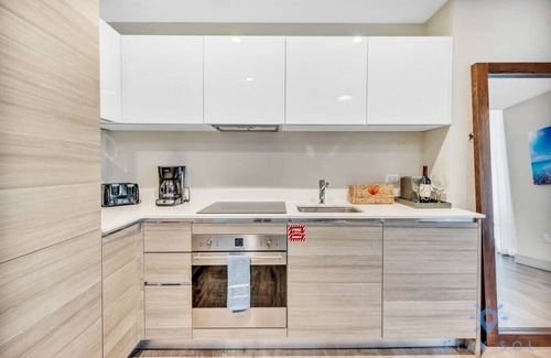 Hollywood Lakes Apartment | Apartment w/Bay View Balcony+ Pool–Up To 6+ Gym