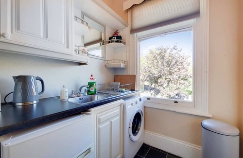 Ealing Apartment | Apartment w/workspace in Ealing