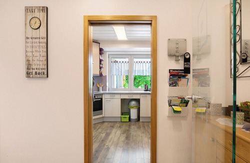 Herlikofen Apartment | Apartment 'Weingärtner' with Private Terrace, Shared Garden and Wi-Fi