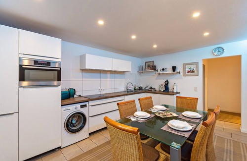 Golzheim Apartment | Apartment 'Wie Zuhause 1' with Private Terrace, Balcony and Wi-Fi