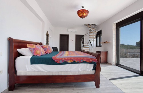 Maries House | Apartment 'Wild Fig Retreat Thalassa and Loft' with Shared Pool, Wi-Fi and Air Conditioning