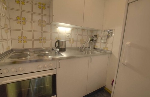 Monteiller Apartment | Apartment with 1 bedroom with 2 single beds, 1 bathroom/WC und 1 shower/WC. Living room with 1 cupbo