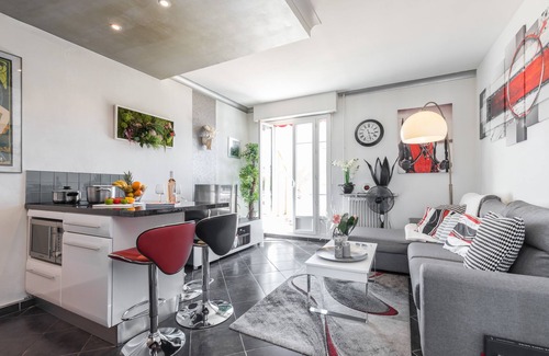 Mantega Apartment | APARTMENT WITH 2 TERRACES, BRIGHT, CENTRAL, AIR CONDITIONING, ELEVATOR, WIFI
