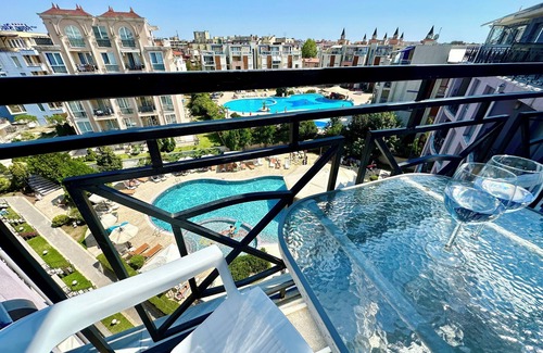 Sunny Beach Apartment | Apartment with a beautiful view of the pool, in Rainbow 3.