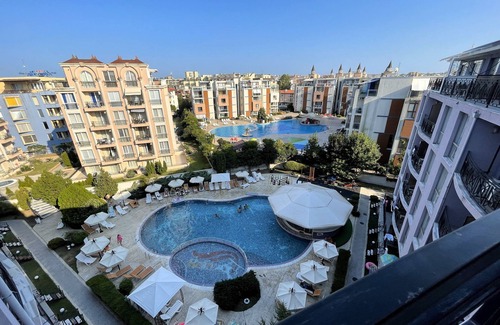 Sunny Beach Apartment | Apartment with a beautiful view of the pool, in Rainbow 3.