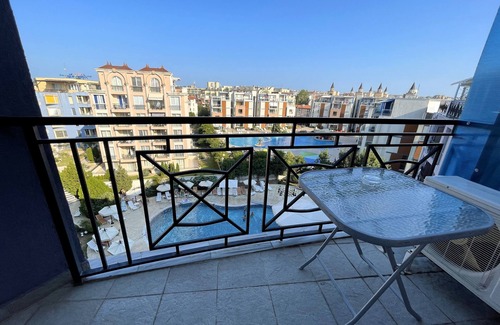 Sunny Beach Apartment | Apartment with a beautiful view of the pool, in Rainbow 3.