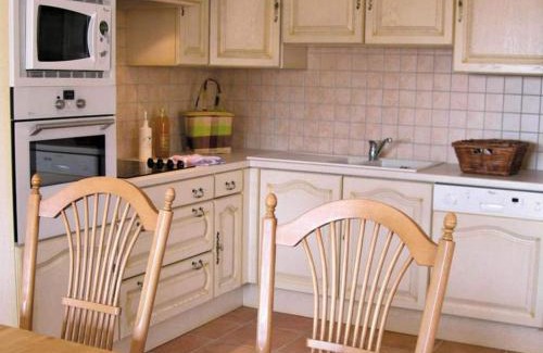 Saint-Trinit Apartment | Apartment with dishwasher close to Village