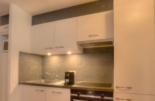 Anzere Apartment | Apartment with entrance corridor, 1 bedroom with 1 double bed, which is separated from the living by