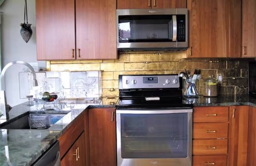 Newburgh Apartment | Apartment with Expansive Views; River & Mountains Walk to Train, Main St, DIA