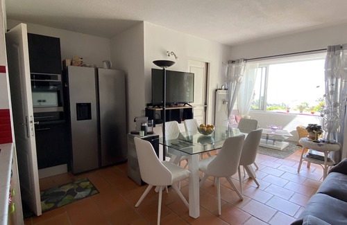 Theoule-sur-Mer Apartment | Apartment with full sea view and private enclosed garden with trees