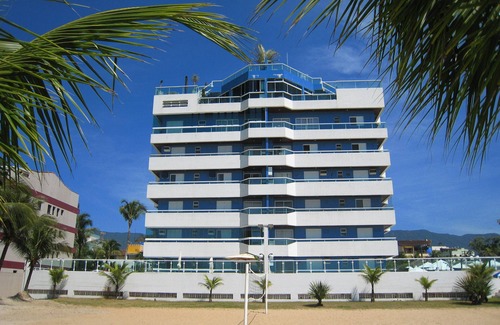 Bertioga Apartment | Apartment with garage, sea view & direct access to pool and sea