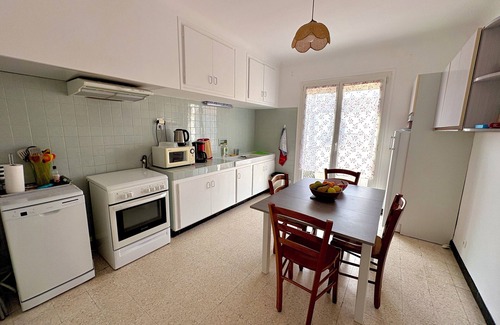 Le Boulou Apartment | Apartment with garage Le Boulou for cures or vacationers. sleeps 6